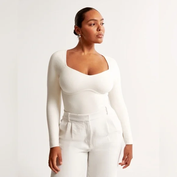 ⭐️SOLD⭐️NWT Abercrombie & Fitch Long-Sleeve Sweetheart Sweater Bodysuit - Picture 4 of 10